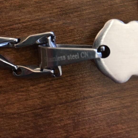 Men’s oversized stainless steel cross pendant with chain - Picture 8 of 9